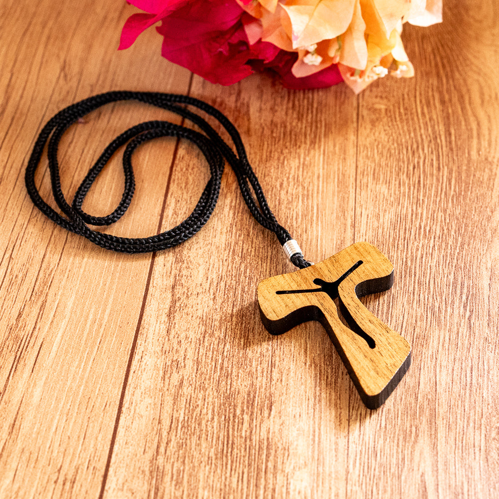 Cordão Tau Cristo Vazado