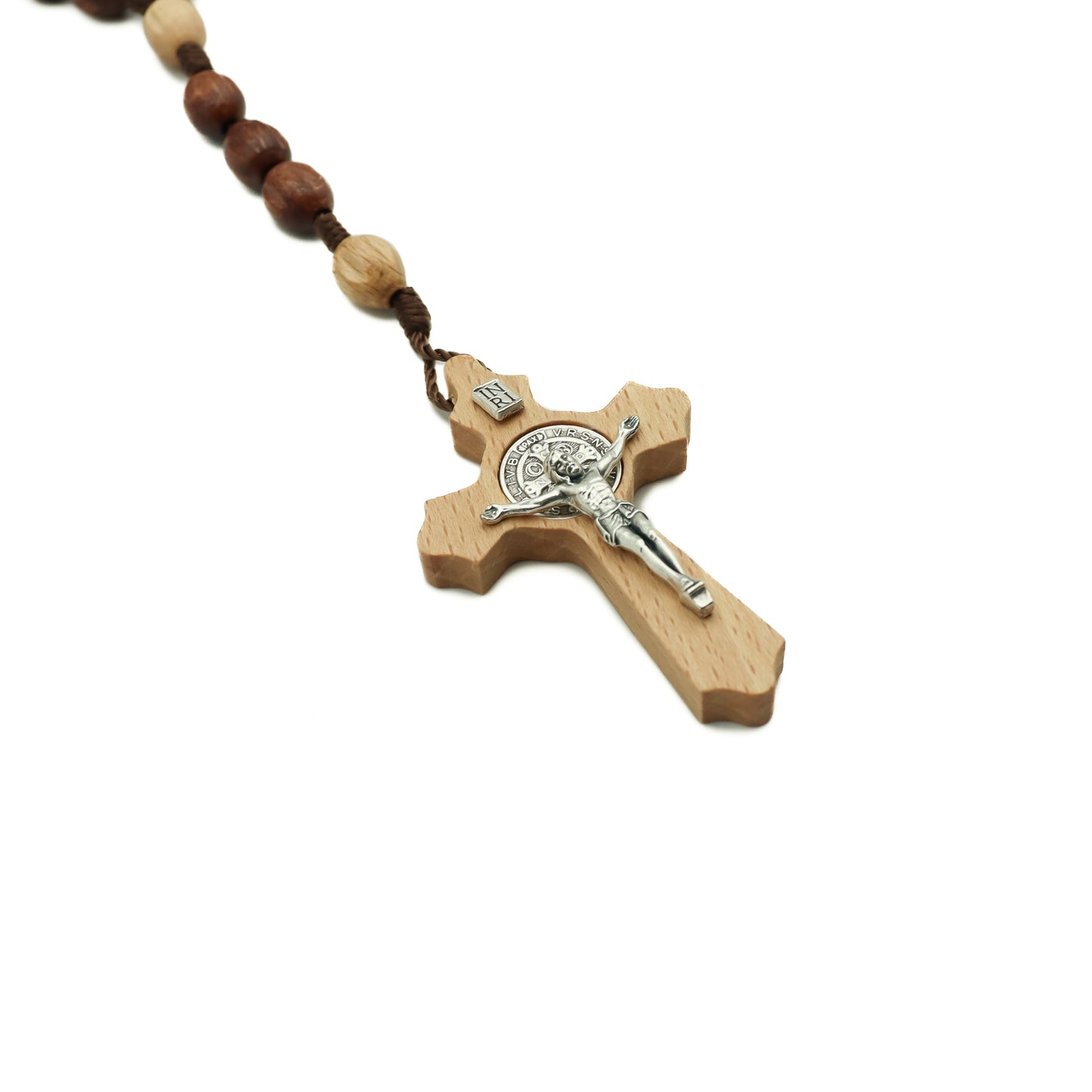 Terço madeira contas frizadas cordão marrom escuro cruz de madeira com medalha de São Bento prata - Medjugorje