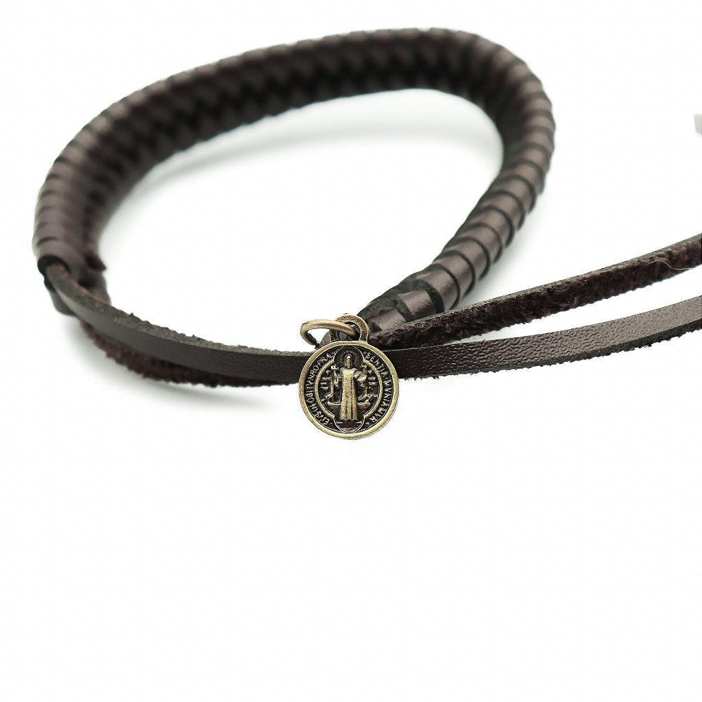 Pulseira Couro Marrom Escuro Trançado com Medalha São Bento