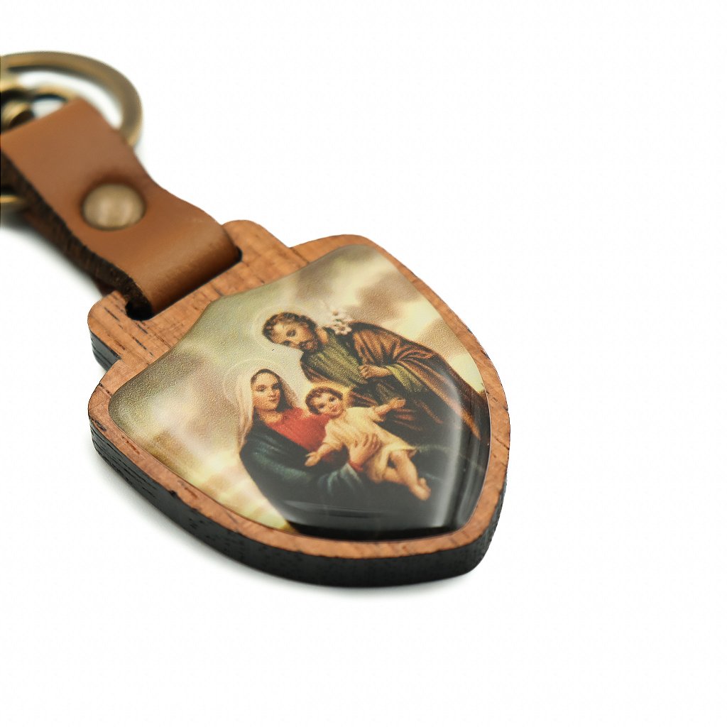 Chaveiro Escudo de Madeira Sagrada Família Ouro Velho