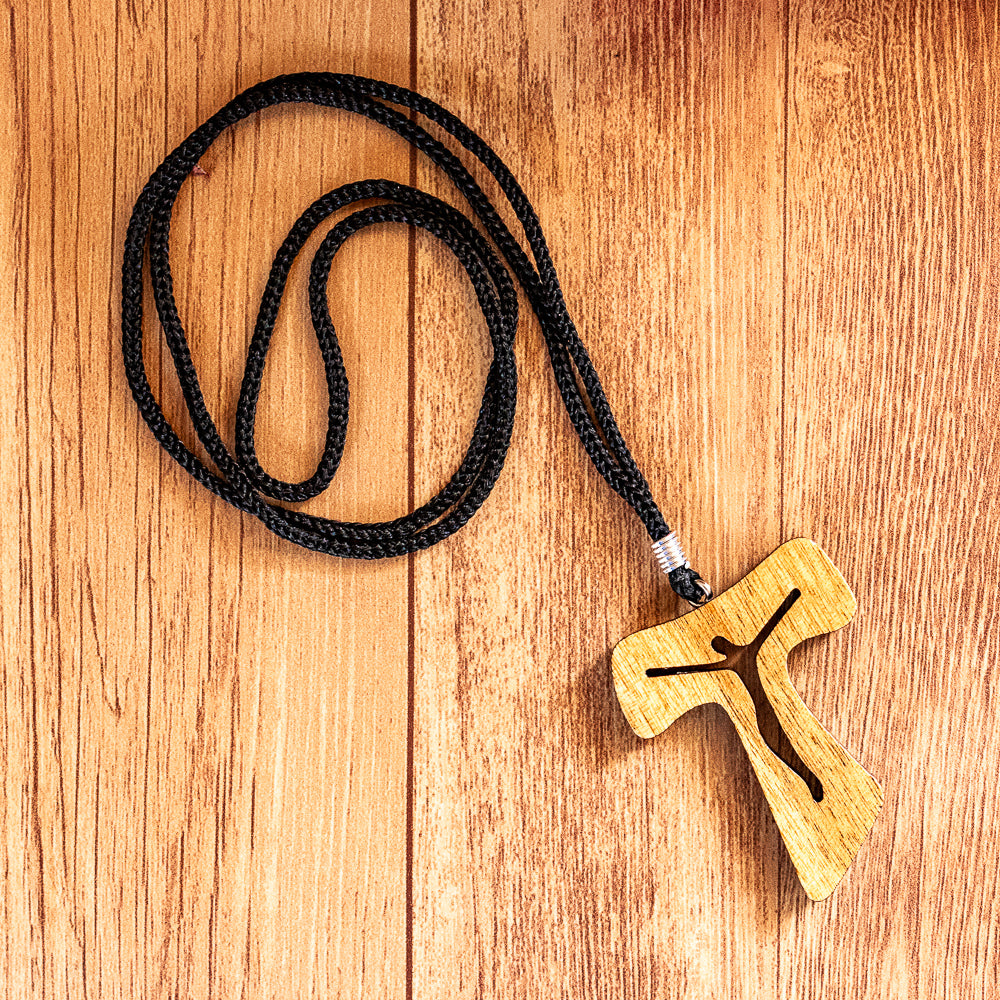 Cordão Tau Cristo Vazado