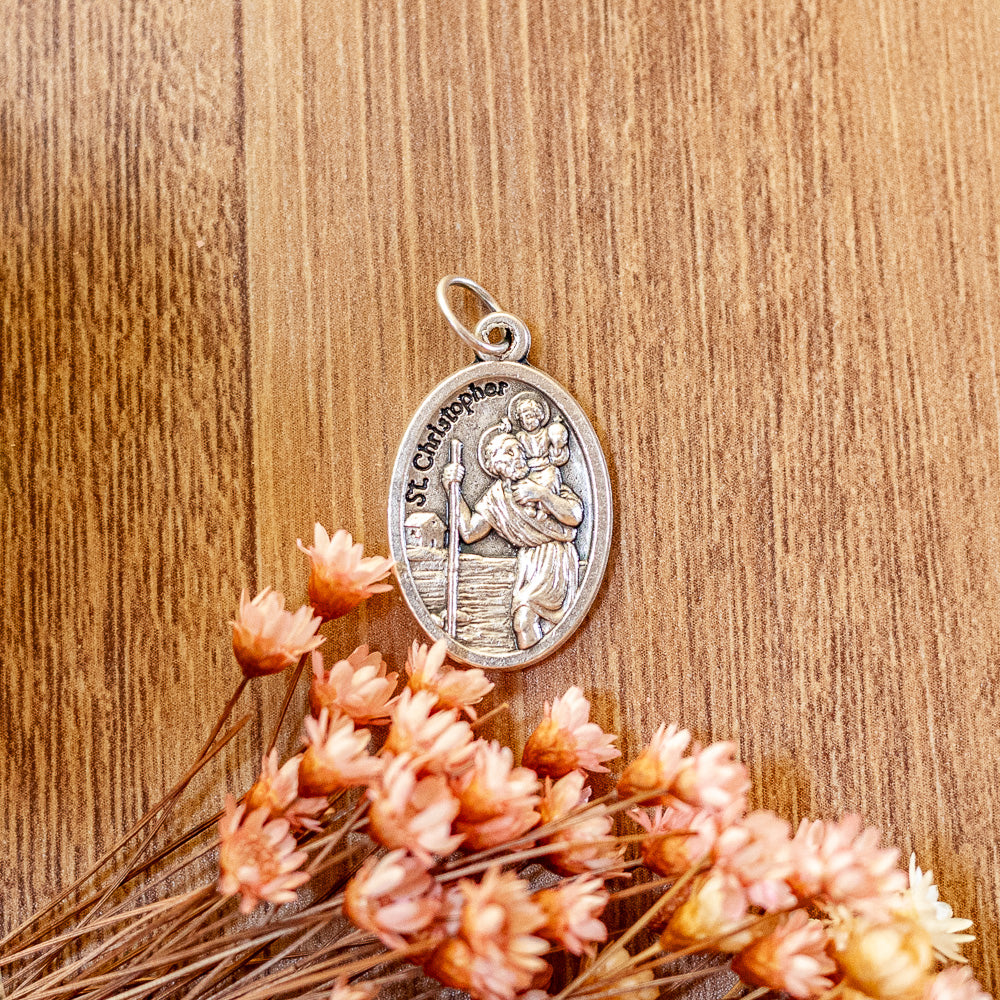 Medalha Italiana de São Cristóvão Mãos em Oração