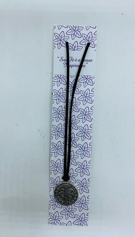 Colar Medalha de São Bento pequena Prata Velho com Folheto