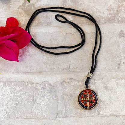 Cordão Com Medalha de São Bento Resinada Níquel
