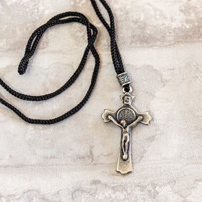 Cordão Com Cruz Metal - Prata Velha