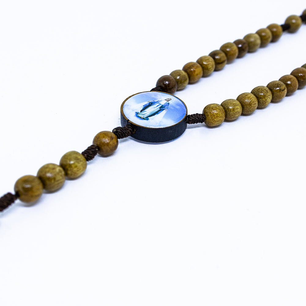 Terço 8mm Madeira - Nossa Senhora das Graças