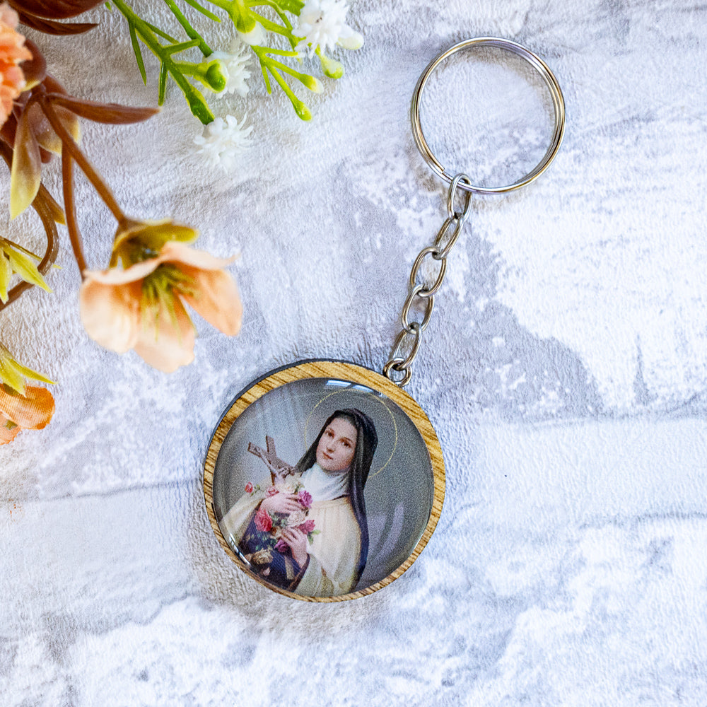 Chaveiro Medalha Resinado - Santa Teresinha