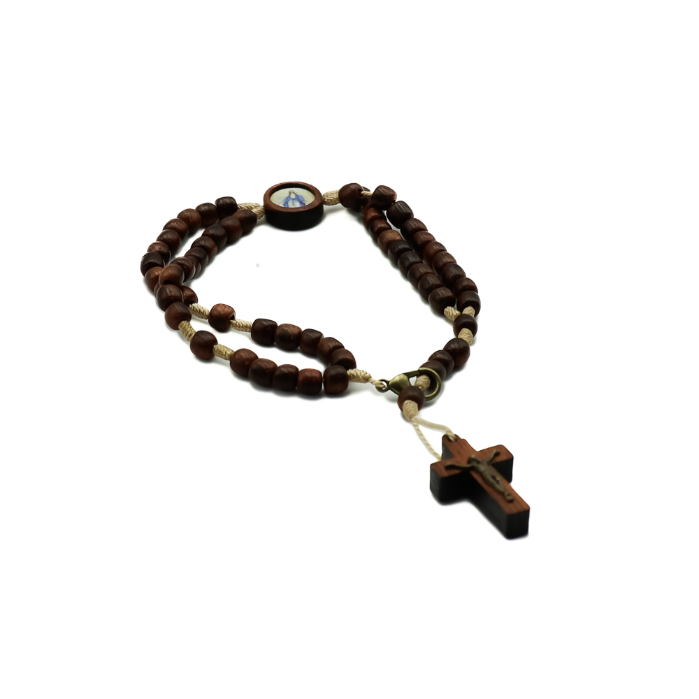 Pulseira terço com crucifixo e entre meio Nossa Senhora das Graças
