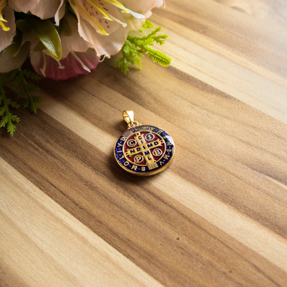 Medalha de São Bento 22 mm Dourada - Resinada