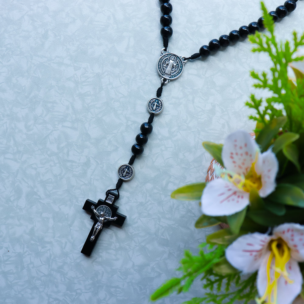 Terço de São Bento Com Medalha No Pai-Nosso - Preto