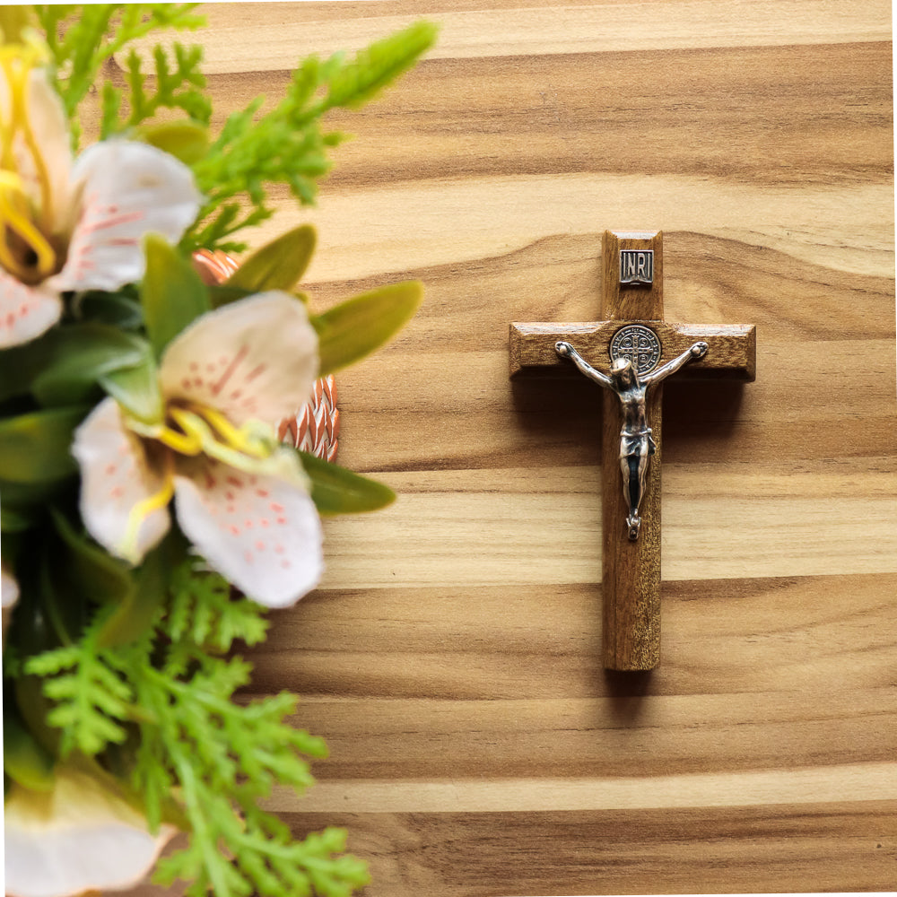 Cruz São Bento Adesiva 9 cm Prata Velha