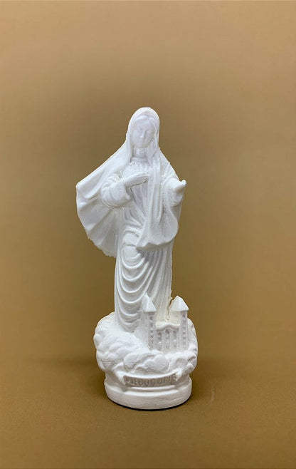 Imagem Rainha da Paz Com Igreja 8 cm Branca - Medjugorje