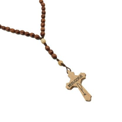 Terço madeira contas frizadas cordão marrom escuro cruz de madeira com medalha de São Bento prata - Medjugorje