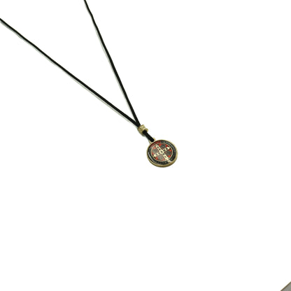 Cordão Com Medalha de São Bento Resinada Dourado