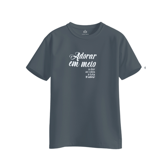 Camiseta Hesed - Adorar em meio a dor ao caos a luta Te adorar