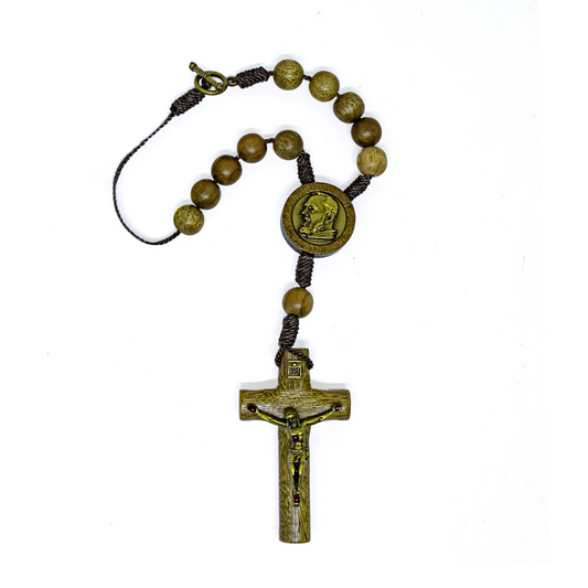 Adorno de Carro Dezena São Padre Pio Madeira