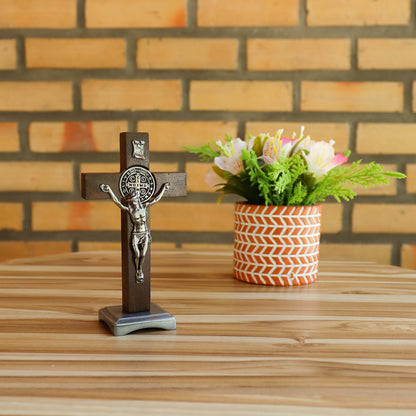Crucifixo Madeira 11 cm para mesa Niquel com Medalha de São Bento
