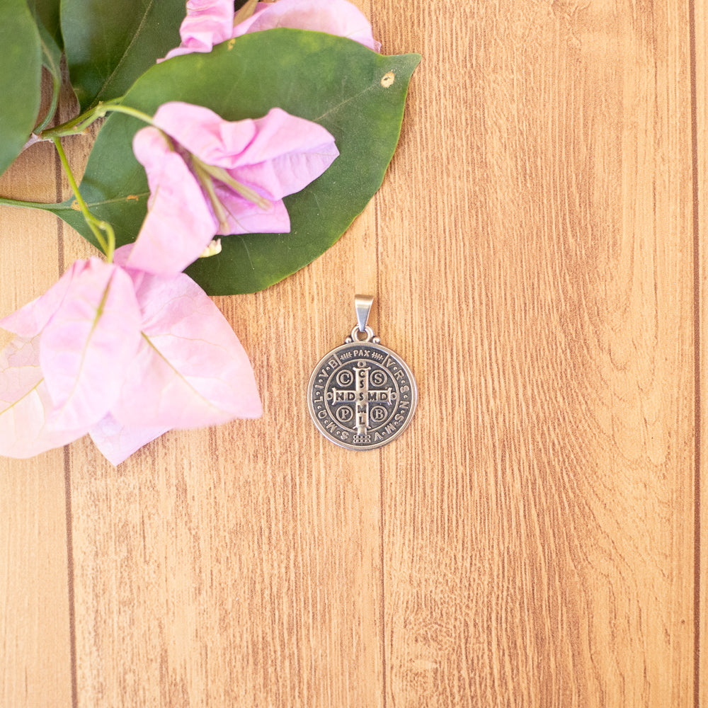 Medalha São Bento 20 mm - Prata Velha