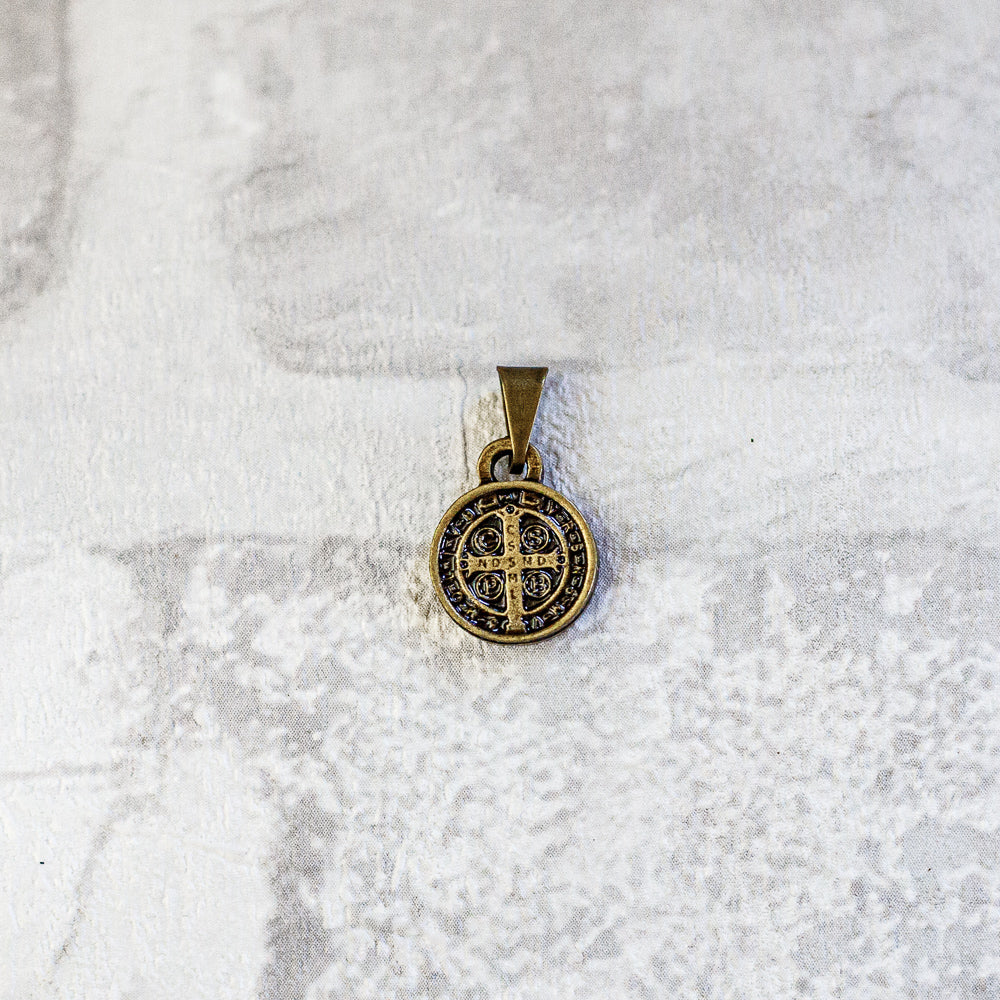 Medalha de São Bento 15mm em Ouro Velho