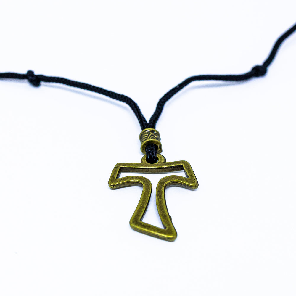 Cordão Com Tau Vazado em Ouro Velho