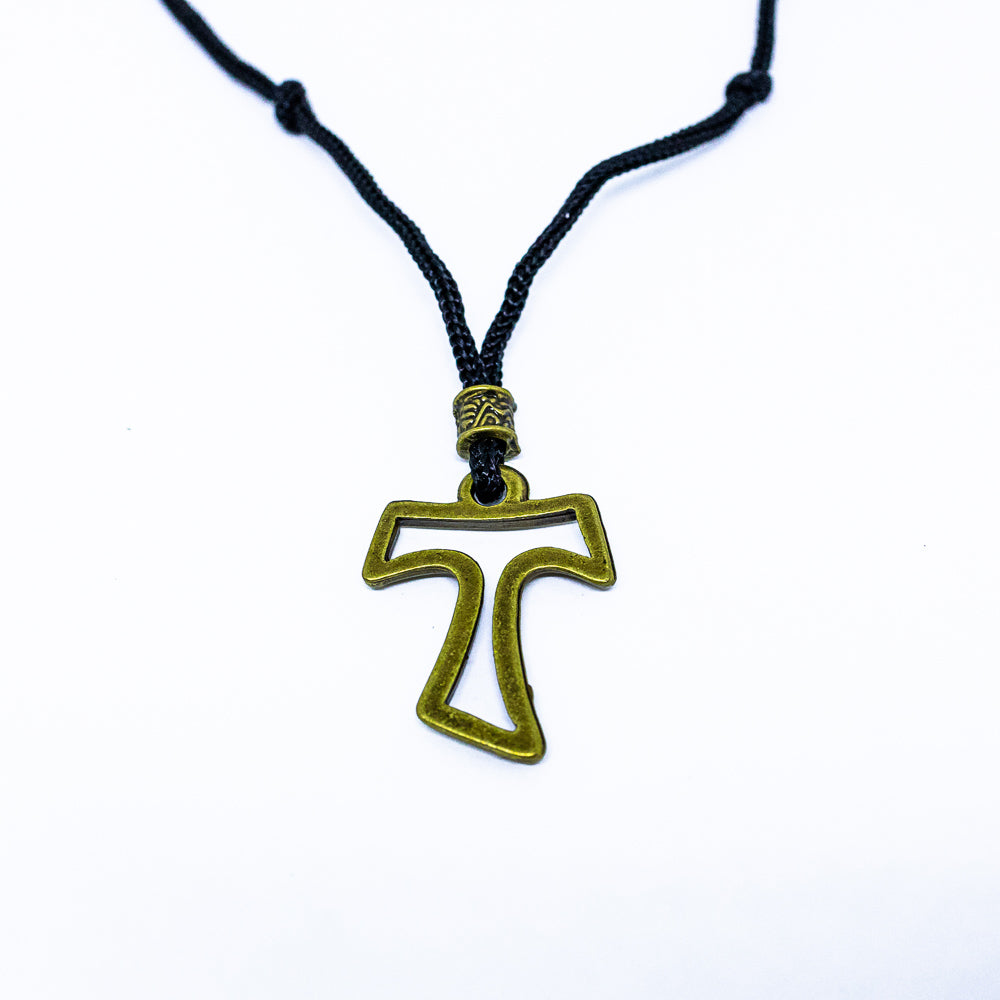 Cordão Com Tau Vazado em Ouro Velho