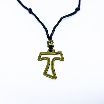 Cordão Com Tau Vazado em Ouro Velho