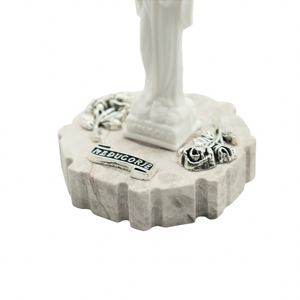 Imagem Rainha da Paz com base em pedra 8cm rosas prateadas