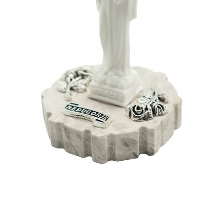 Imagem Rainha da Paz com base em pedra 8cm rosas prateadas