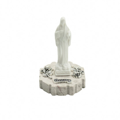 Imagem Rainha da Paz com base em pedra 8cm rosas prateadas