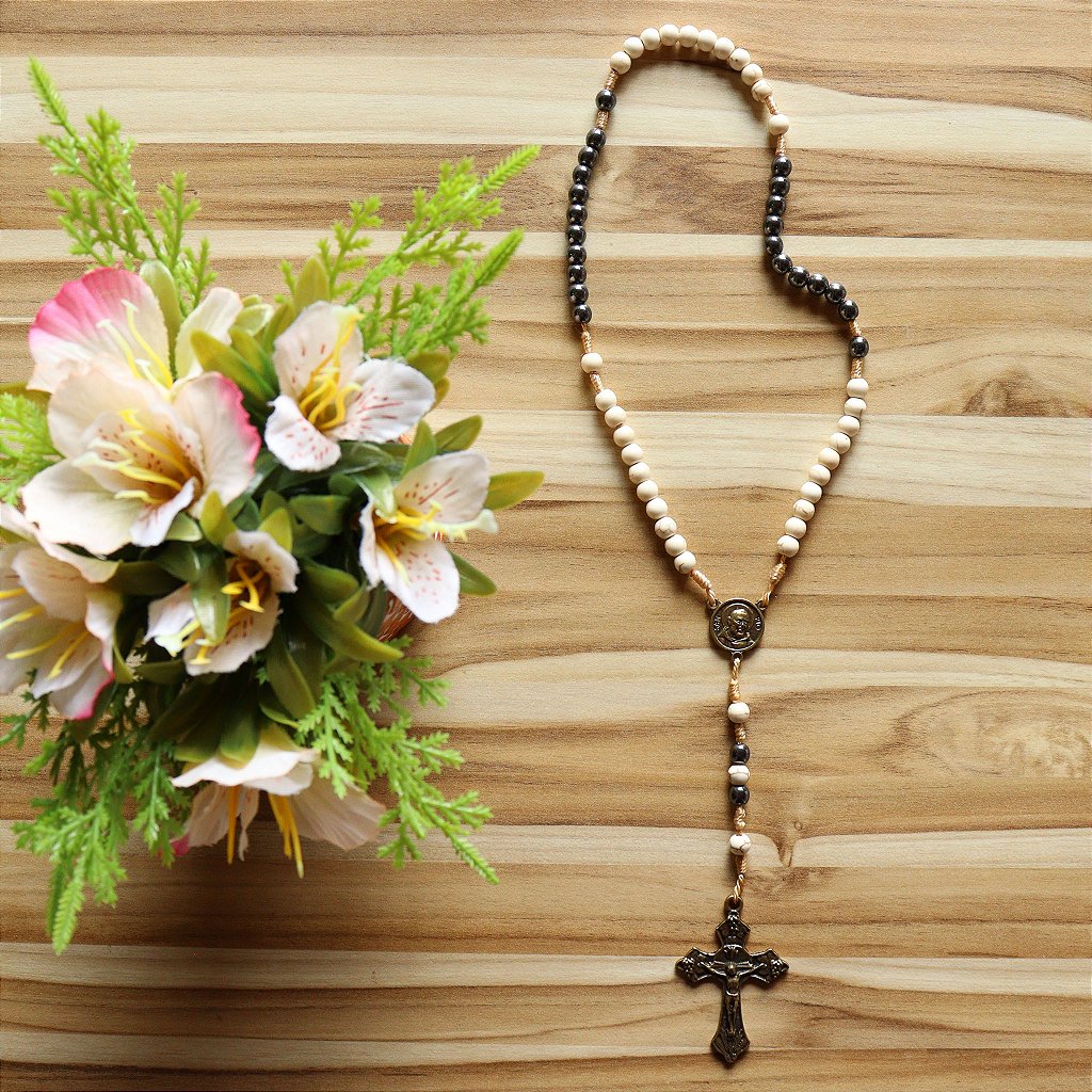 Terço Pe. Pio Cerâmica Com Hematita Ouro Velho