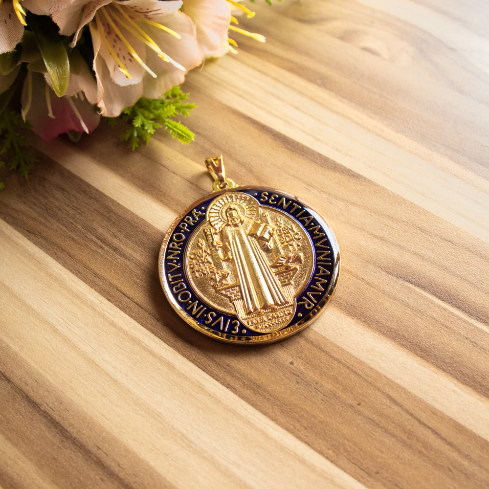 Medalha de São Bento 50 mm Dourada - Resinada