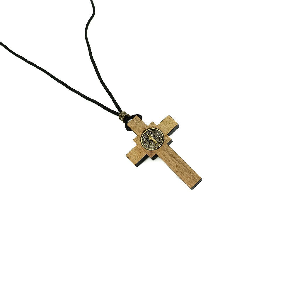 Cordão com Cruz de madeira 4 canto Ouro Velho