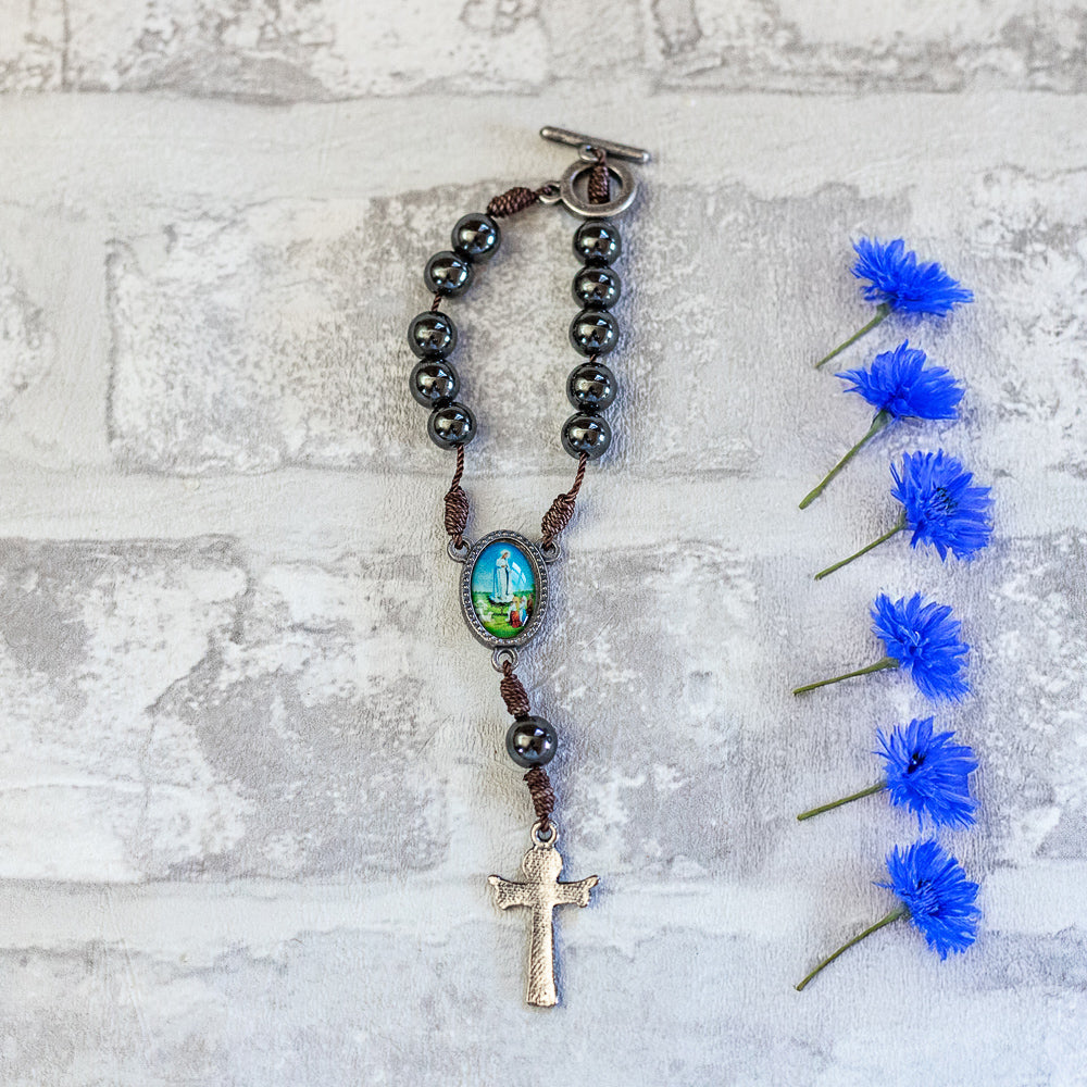 Dezena Carro Hematita 8mm no Cordão - Nossa Senhora de Fátima