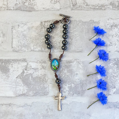 Dezena Carro Hematita 8mm no Cordão - Nossa Senhora de Fátima