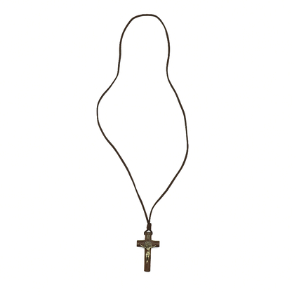 Cordão Cruz Madeira Cilíndrica 6cm Chagas de Cristo São Bento Ouro Velho