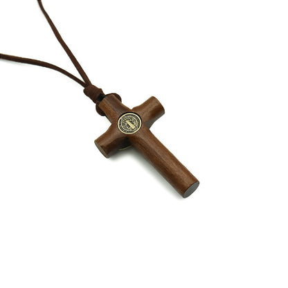 Cordão Cruz Madeira Cilíndrica 6cm Chagas de Cristo São Bento Ouro Velho